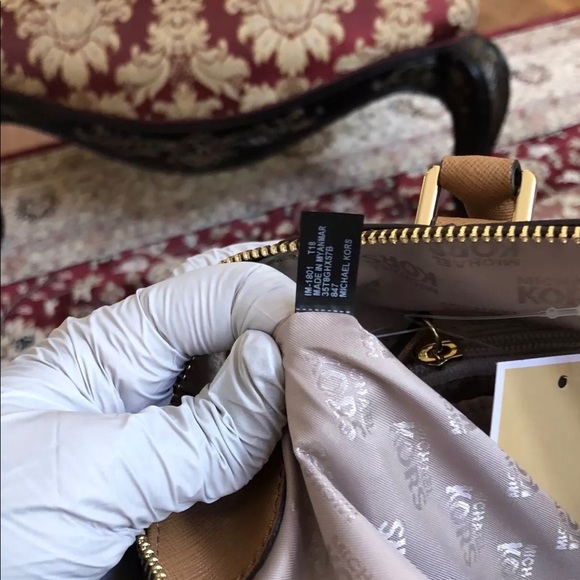 NWT 4pcs - Picture 6 of 7